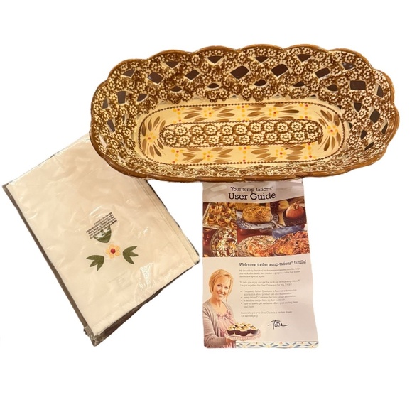 Temp-tations Other - Temp-tations Old World Ceramic Bread Basket with Cloth - BROWN - NEW